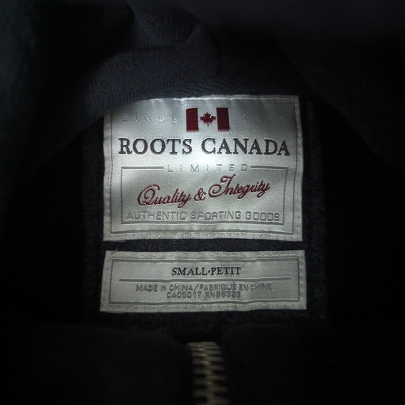 Roots Canada Embroidered Black Zip Hoodie Size Small - Picture 5 of 8